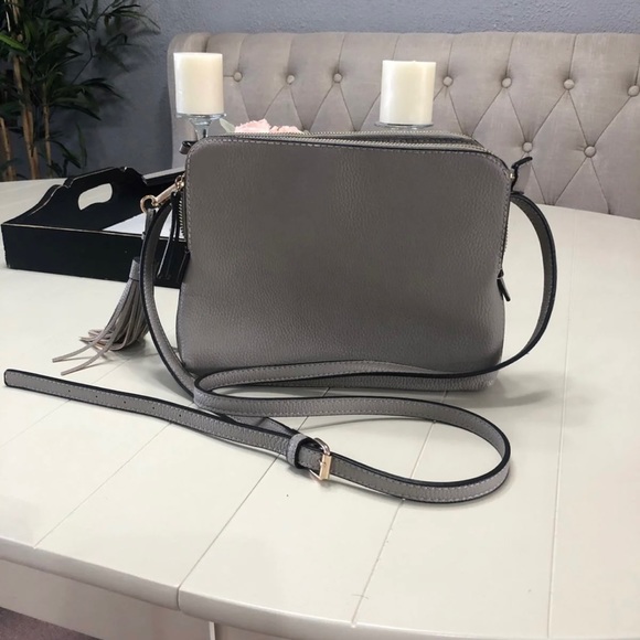 Gray crossbody/shoulder - Picture 1 of 3